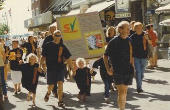 Aust Agder SV under valgkampen i Arendal i 1997. Foto:&amp;#160;Arkiv PA-2907, Aust-Agder SV D01 L0008 Agderposten 06.09.1997. Hentet fra avtrykk.no